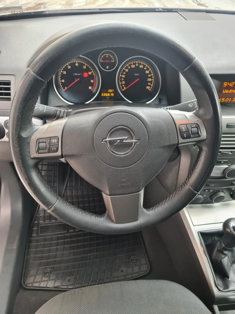 Opel Astra 1.6 климатик , снимка 6 - Автомобили и джипове - 48883611