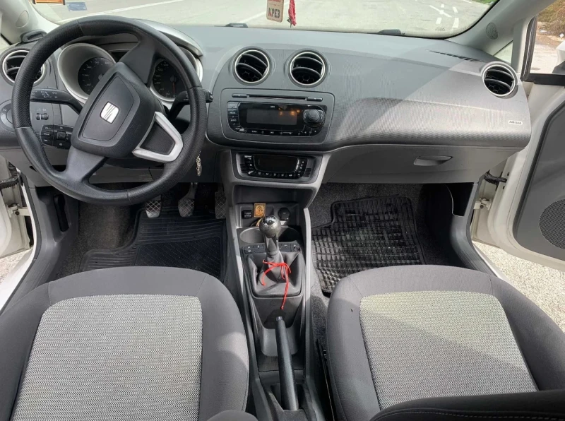 Seat Ibiza 1.2, снимка 7 - Автомобили и джипове - 49020337