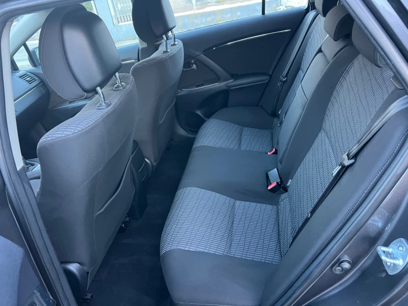 Toyota Avensis 1.8-NAVI FULL, снимка 14 - Автомобили и джипове - 53342934