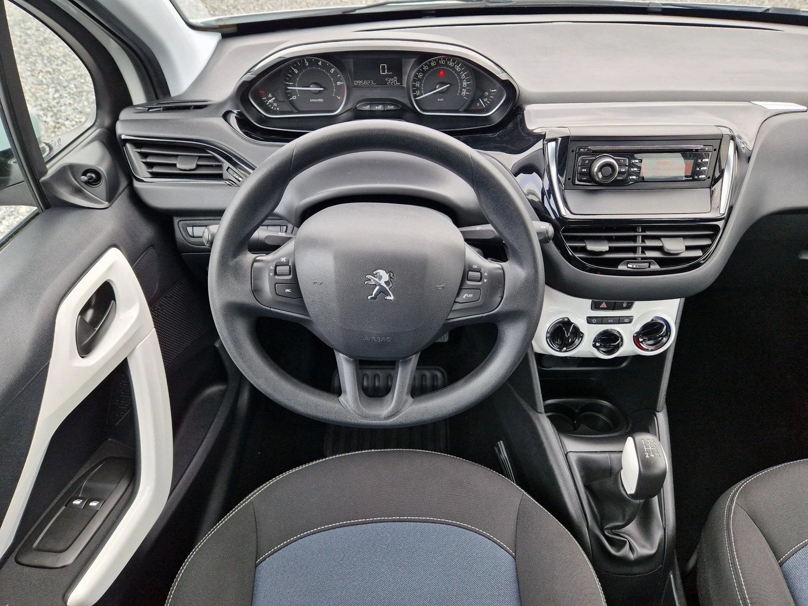 Peugeot 208 1.2i* Like* Euro6*  | Mobile.bg — изображение 11