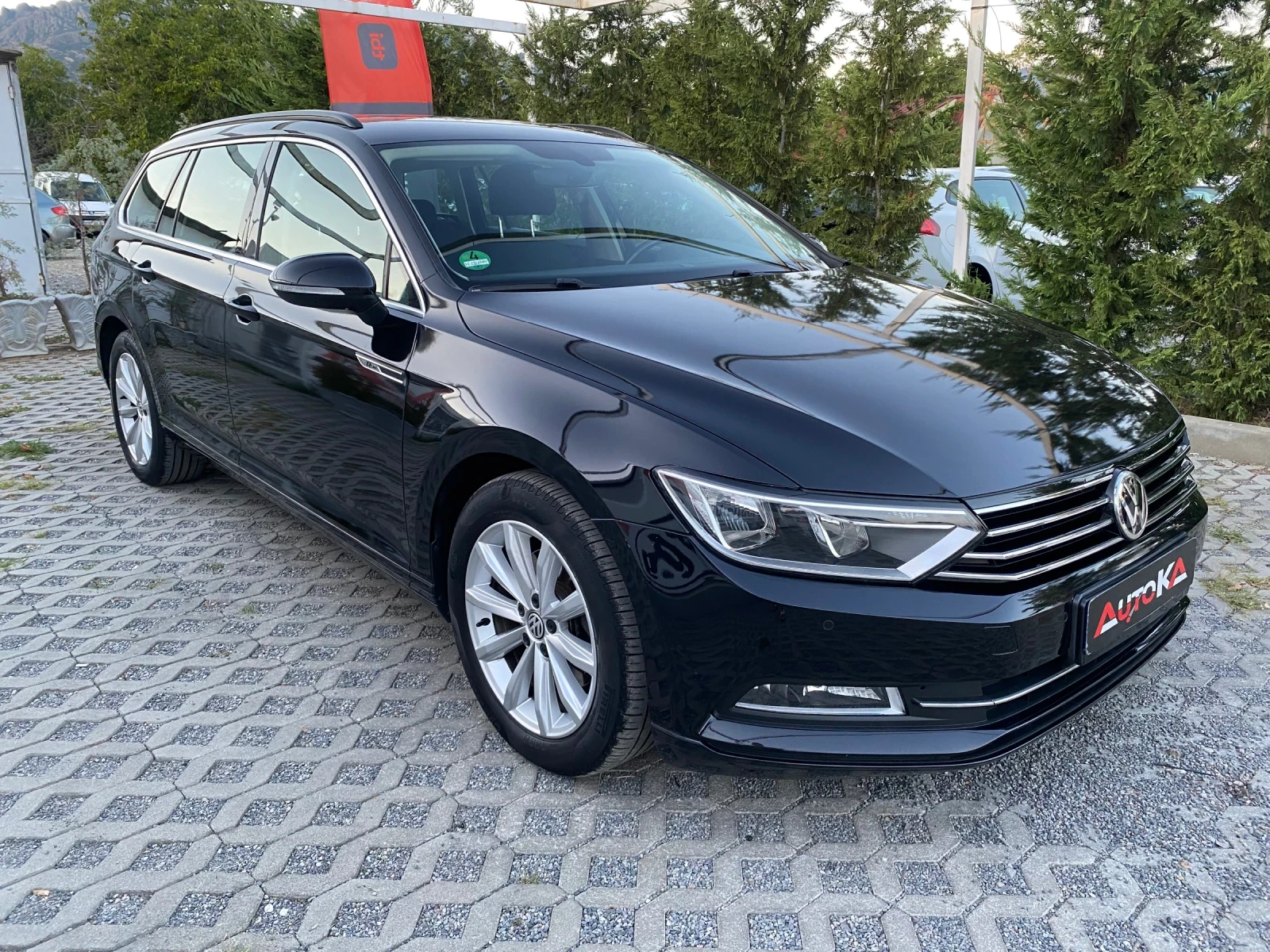 VW Passat 2.0TDI-150кс= АВТОМАТ= R-Line= DISTRONIC= NAVI - изображение 2