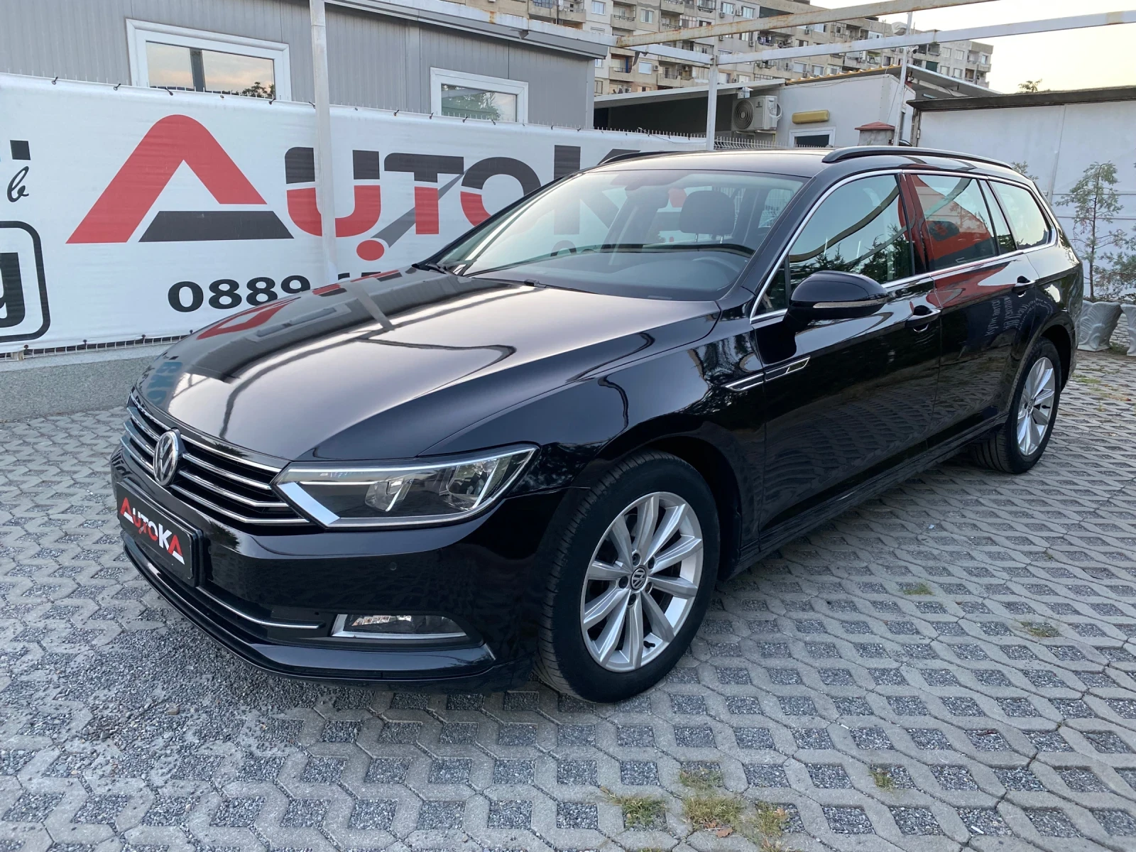 VW Passat 2.0TDI-150кс= АВТОМАТ= R-Line= DISTRONIC= NAVI - изображение 6