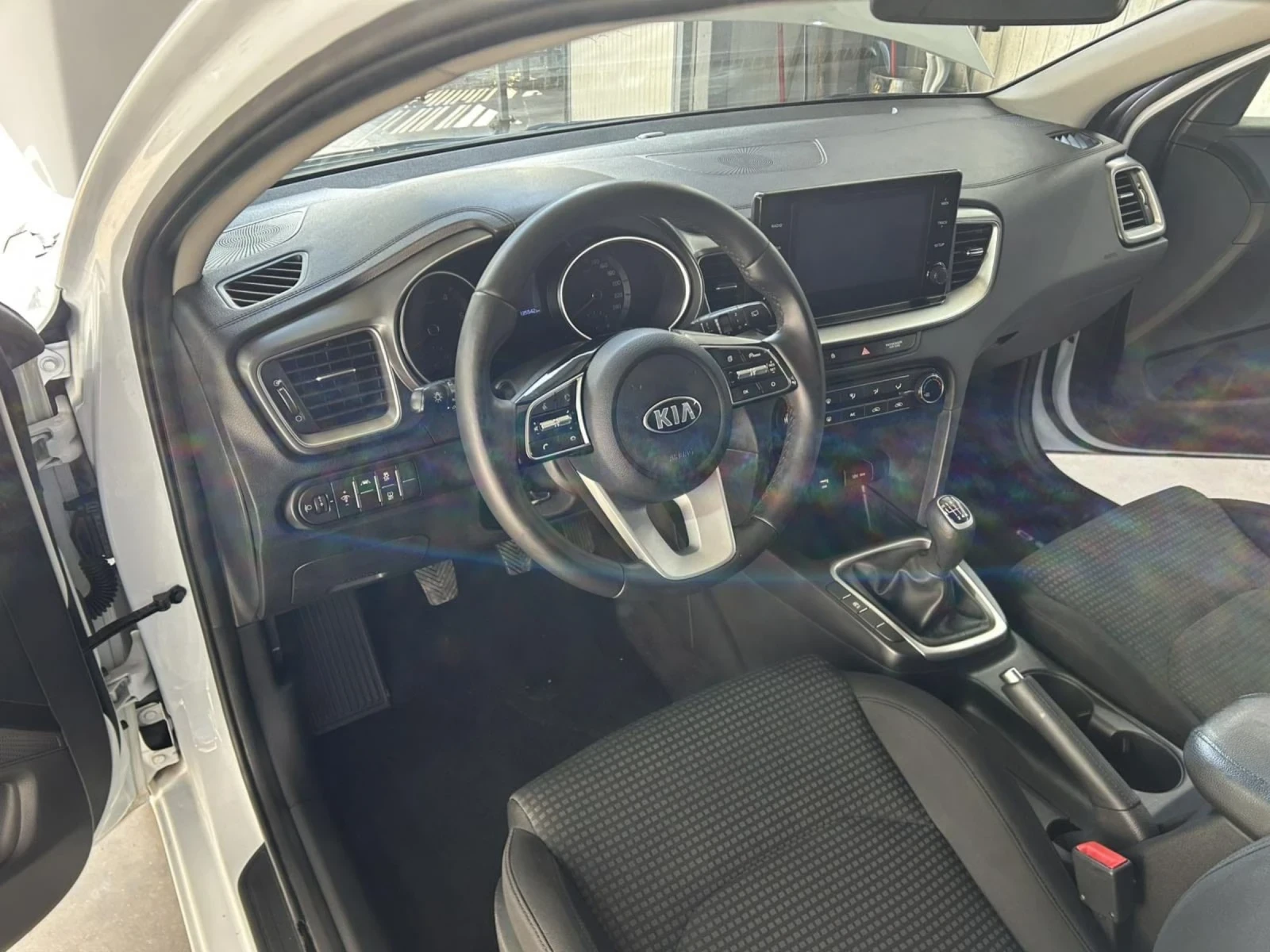 Kia Ceed SW 1.6CRDI - изображение 7