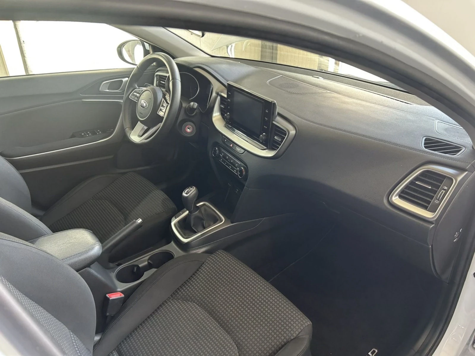 Kia Ceed SW 1.6CRDI - изображение 9