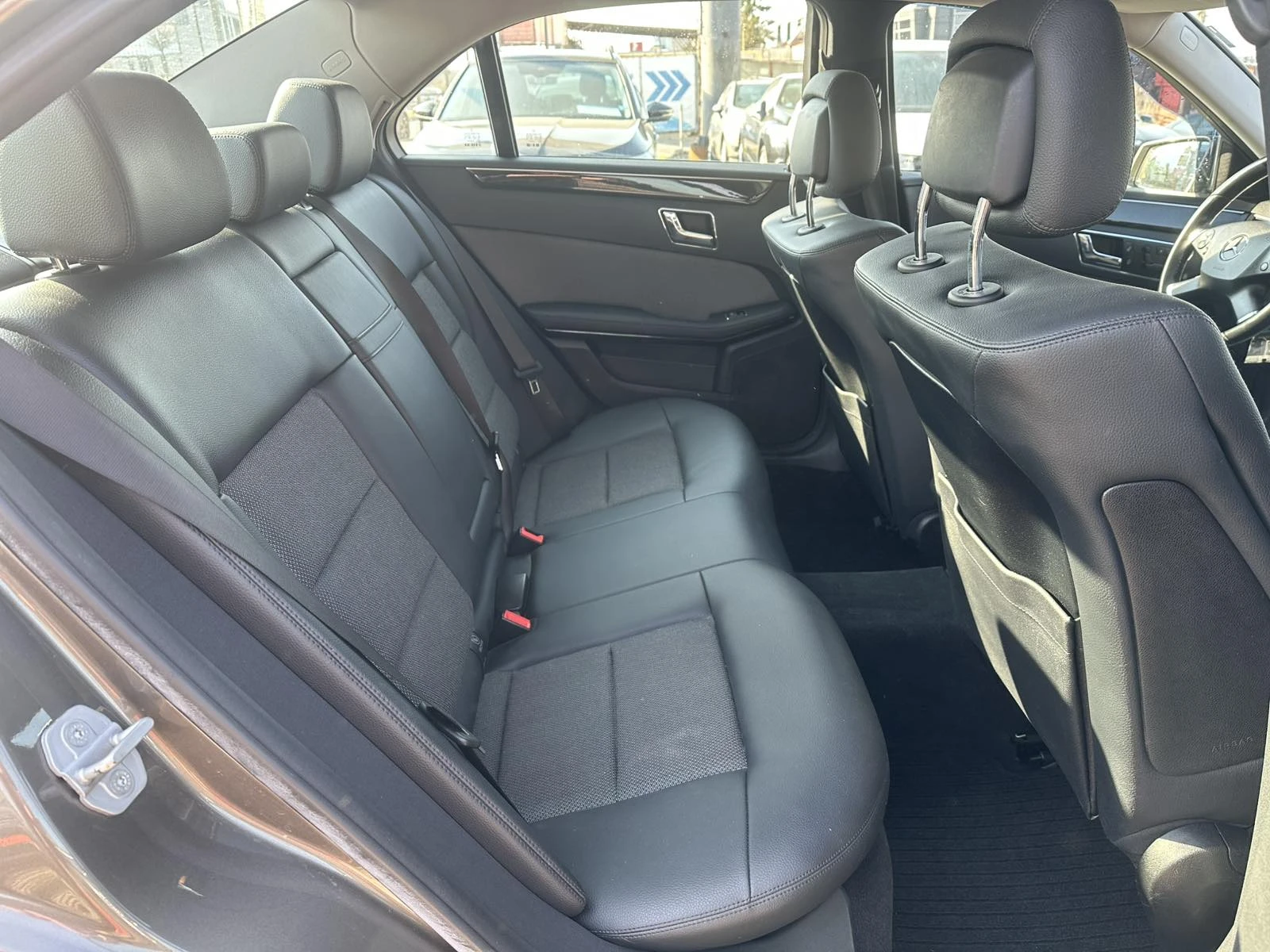 Mercedes-Benz E 350 CGI DISTRONIC LANE ASSIST CAMERA , снимка 13 - Автомобили и джипове - 53861190