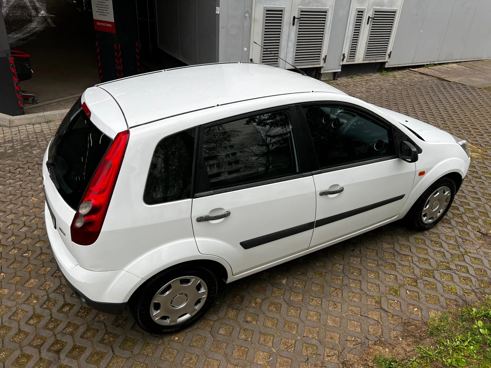 Ford Fiesta От Мото Пфое като нов, снимка 15 - Автомобили и джипове - 54233515