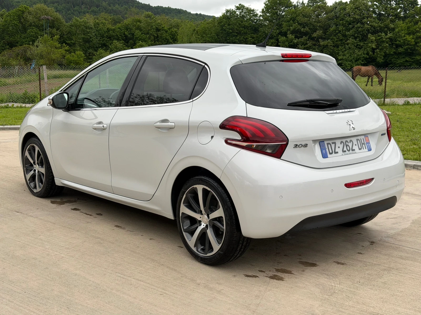 Peugeot 208 1.2* Allure* АВТОМАТИК, снимка 4 - Автомобили и джипове - 54584477
