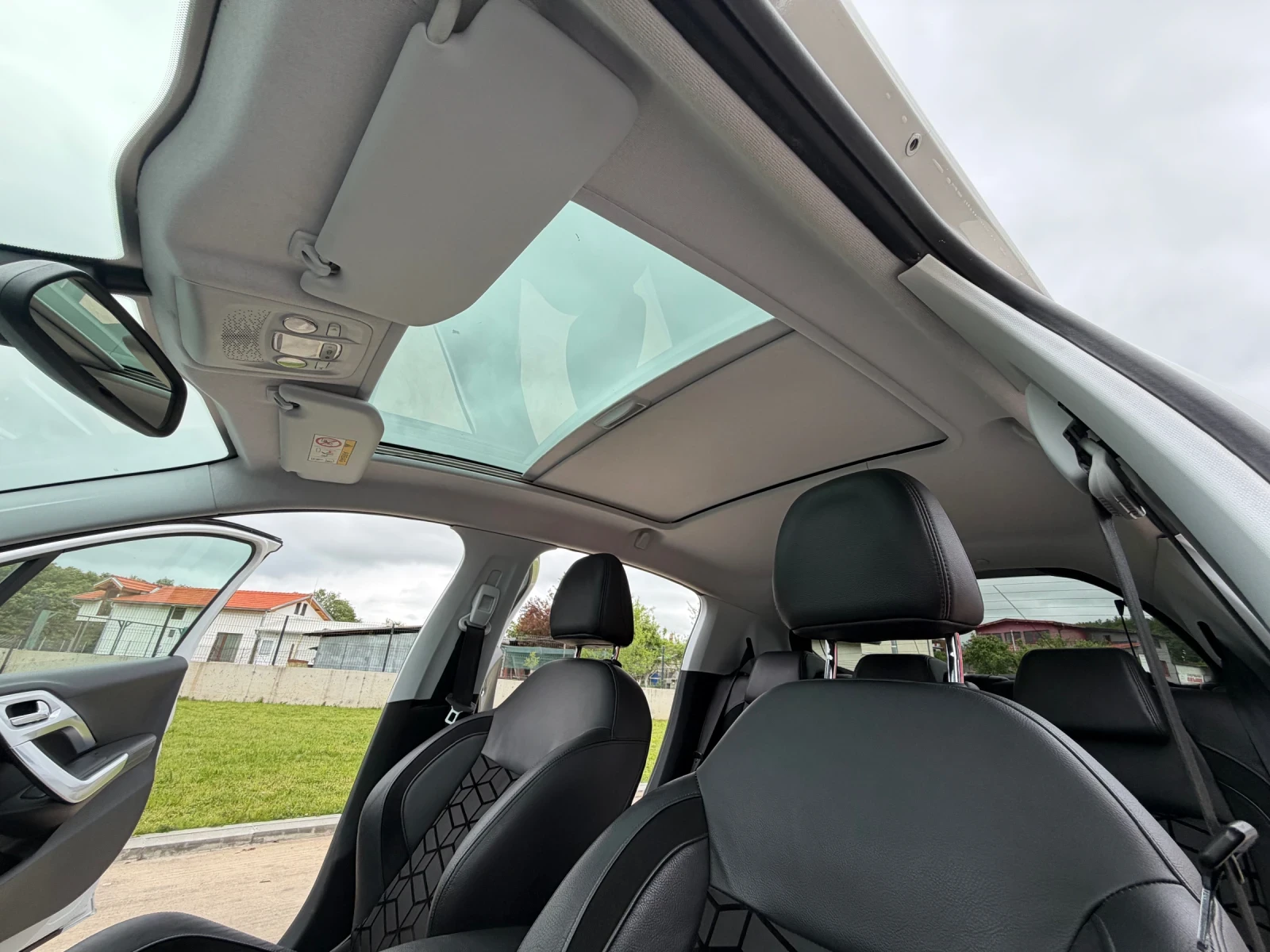 Peugeot 208 1.2* Allure* АВТОМАТИК, снимка 8 - Автомобили и джипове - 54584477