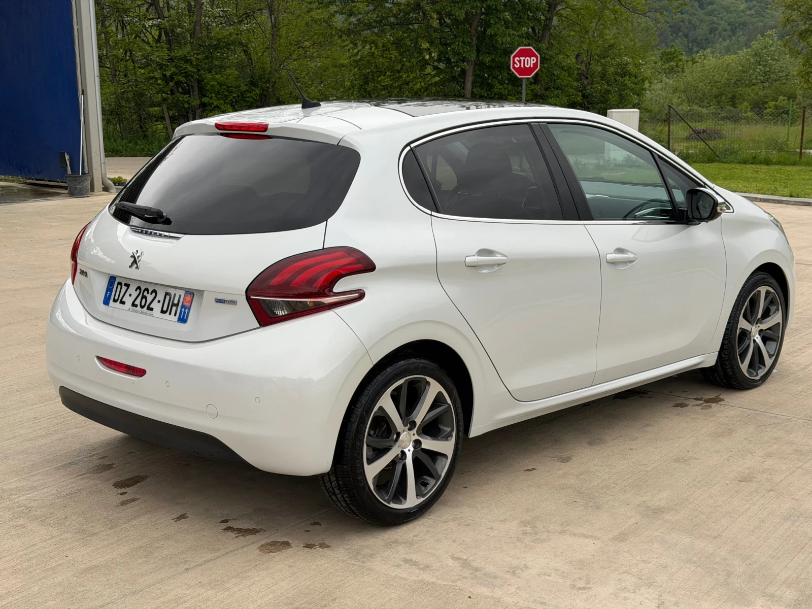 Peugeot 208 1.2* Allure* АВТОМАТИК, снимка 5 - Автомобили и джипове - 54584477