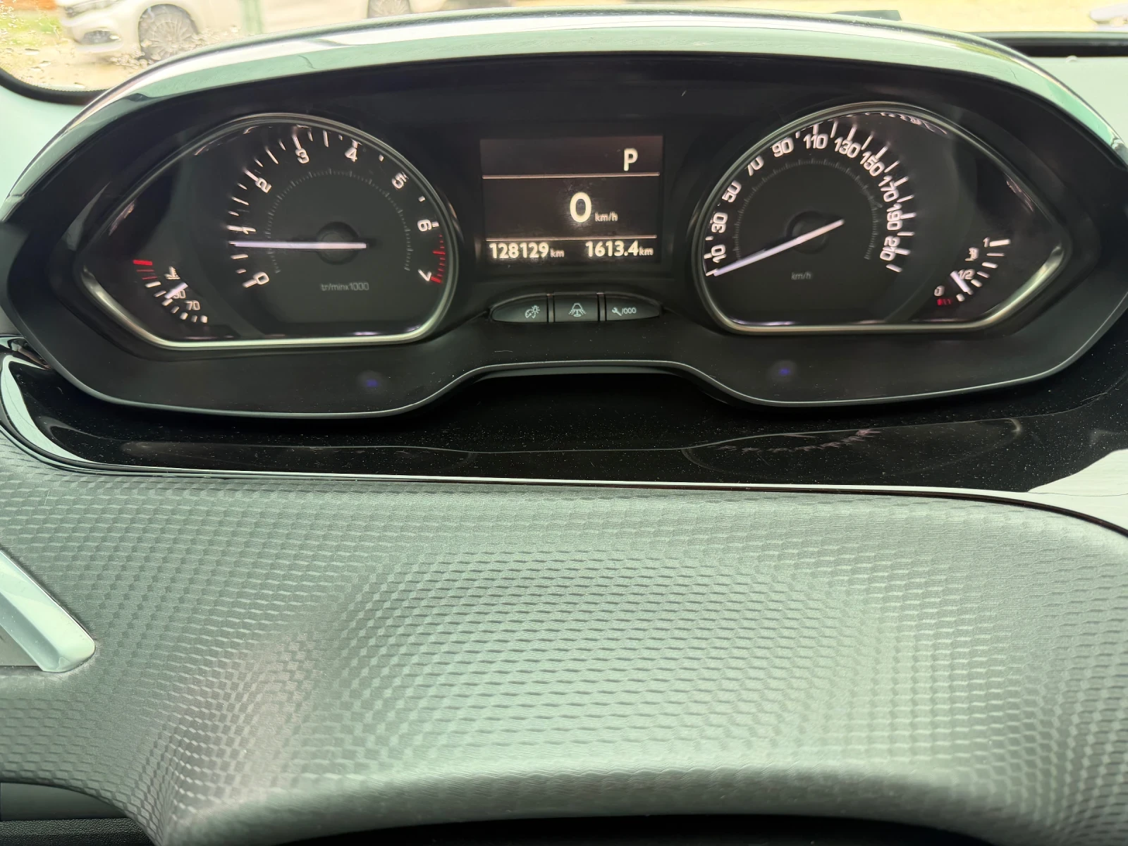 Peugeot 208 1.2* Allure* АВТОМАТИК, снимка 16 - Автомобили и джипове - 54584477