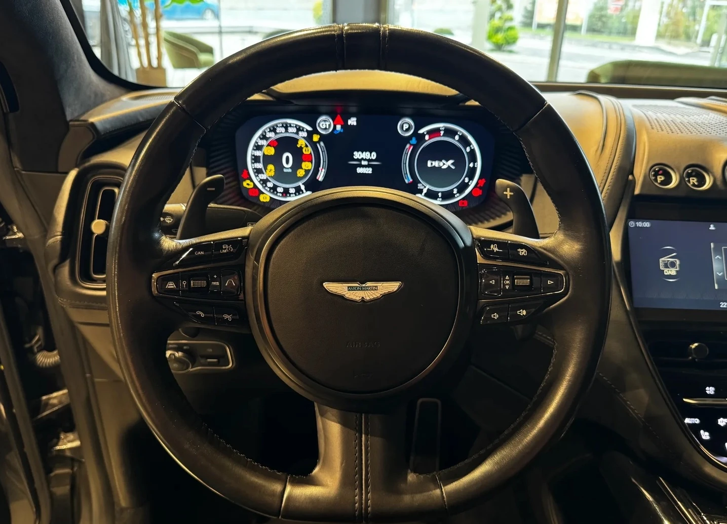 Aston Martin DBX, снимка 6 - Автомобили и джипове - 55170093