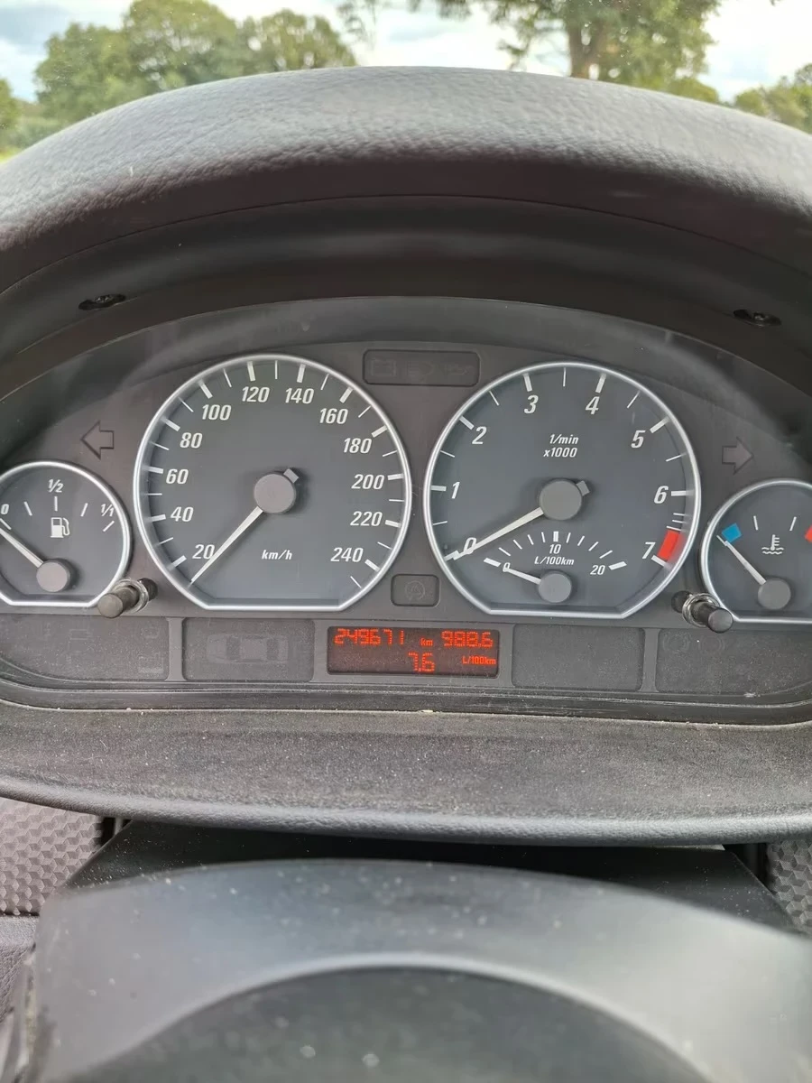 BMW 330 6-Speed M-Pack OEM, снимка 7 - Автомобили и джипове - 55355184