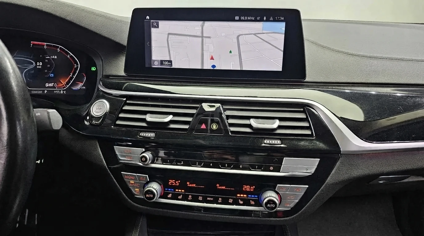 BMW 530 HEAD-UP* DIGITAL* ОБДУХВАНЕ* ПОДГРЕВ* КАМЕРИ* , снимка 13 - Автомобили и джипове - 55434728
