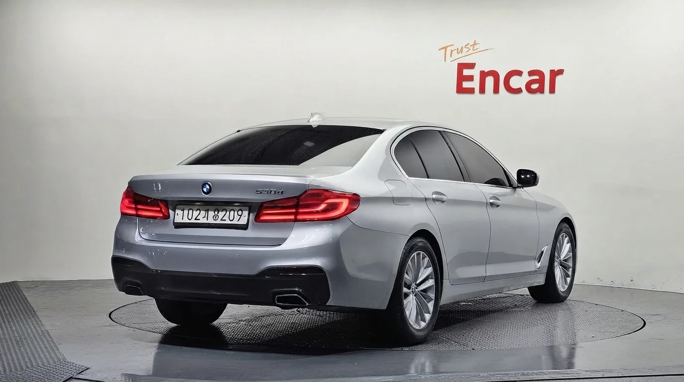 BMW 530 HEAD-UP* DIGITAL* ОБДУХВАНЕ* ПОДГРЕВ* КАМЕРИ* , снимка 4 - Автомобили и джипове - 55434728