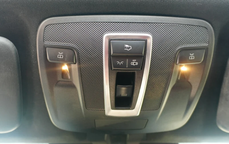 Mercedes-Benz G 63 AMG 4matic * CARFAX * АвтоКредит * (ЦЕНА ДО БГ), снимка 13 - Автомобили и джипове - 53514944