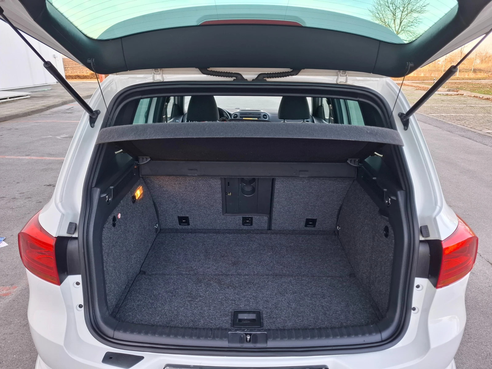 VW Tiguan 2.0R-Line Navi Панорама Камера Подгрев | Mobile.bg — изображение 15