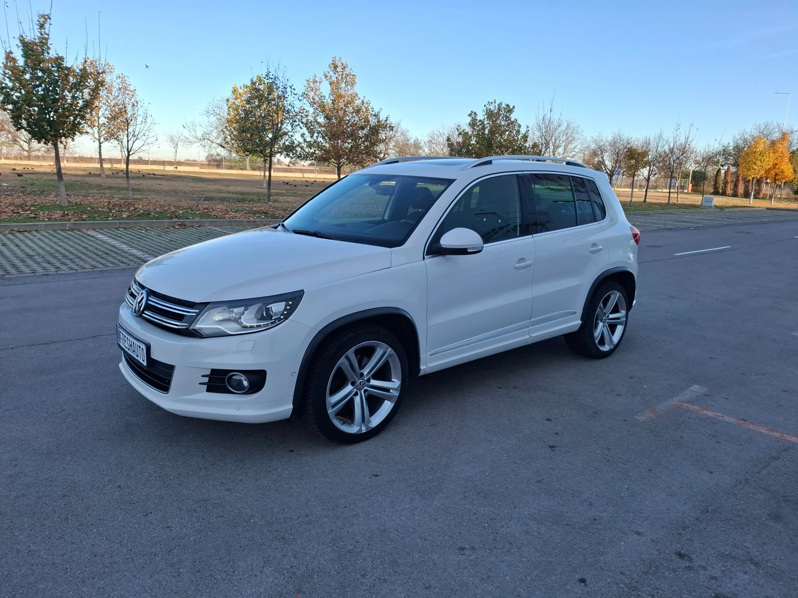 VW Tiguan 2.0R-Line Navi Панорама Камера Подгрев | Mobile.bg — изображение 3