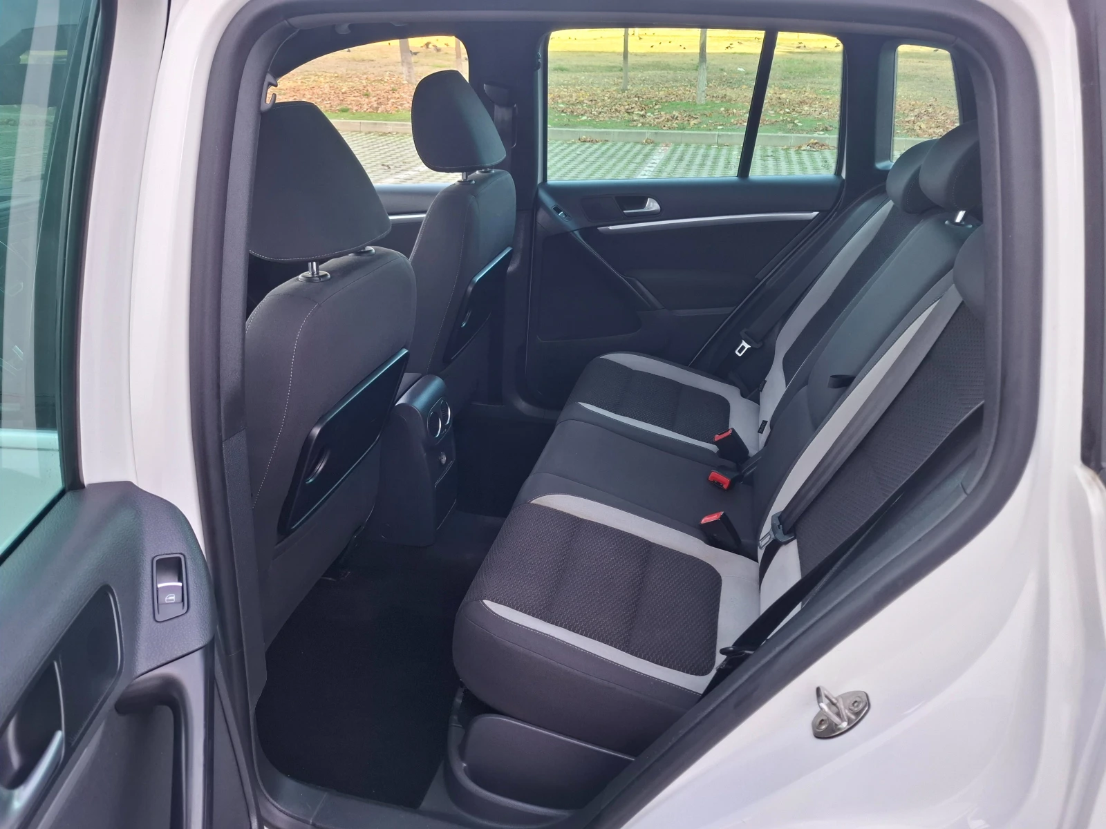 VW Tiguan 2.0R-Line Navi Панорама Камера Подгрев | Mobile.bg — изображение 7