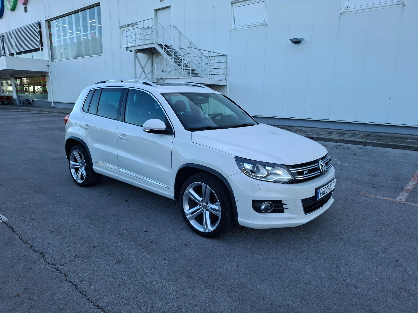 VW Tiguan 2.0R-Line Navi Панорама Камера Подгрев | Mobile.bg — изображение 2