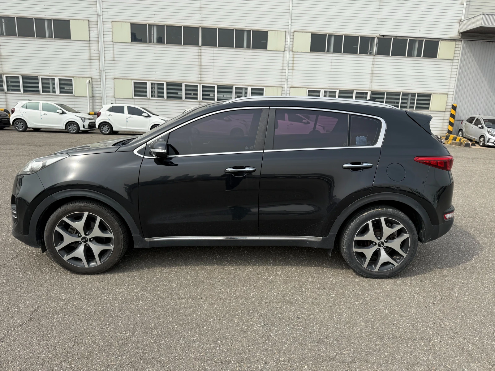 Kia Sportage 2.0CRDI-2WD-ОЧАКВАН ВНОС!, снимка 8 - Автомобили и джипове - 54189946