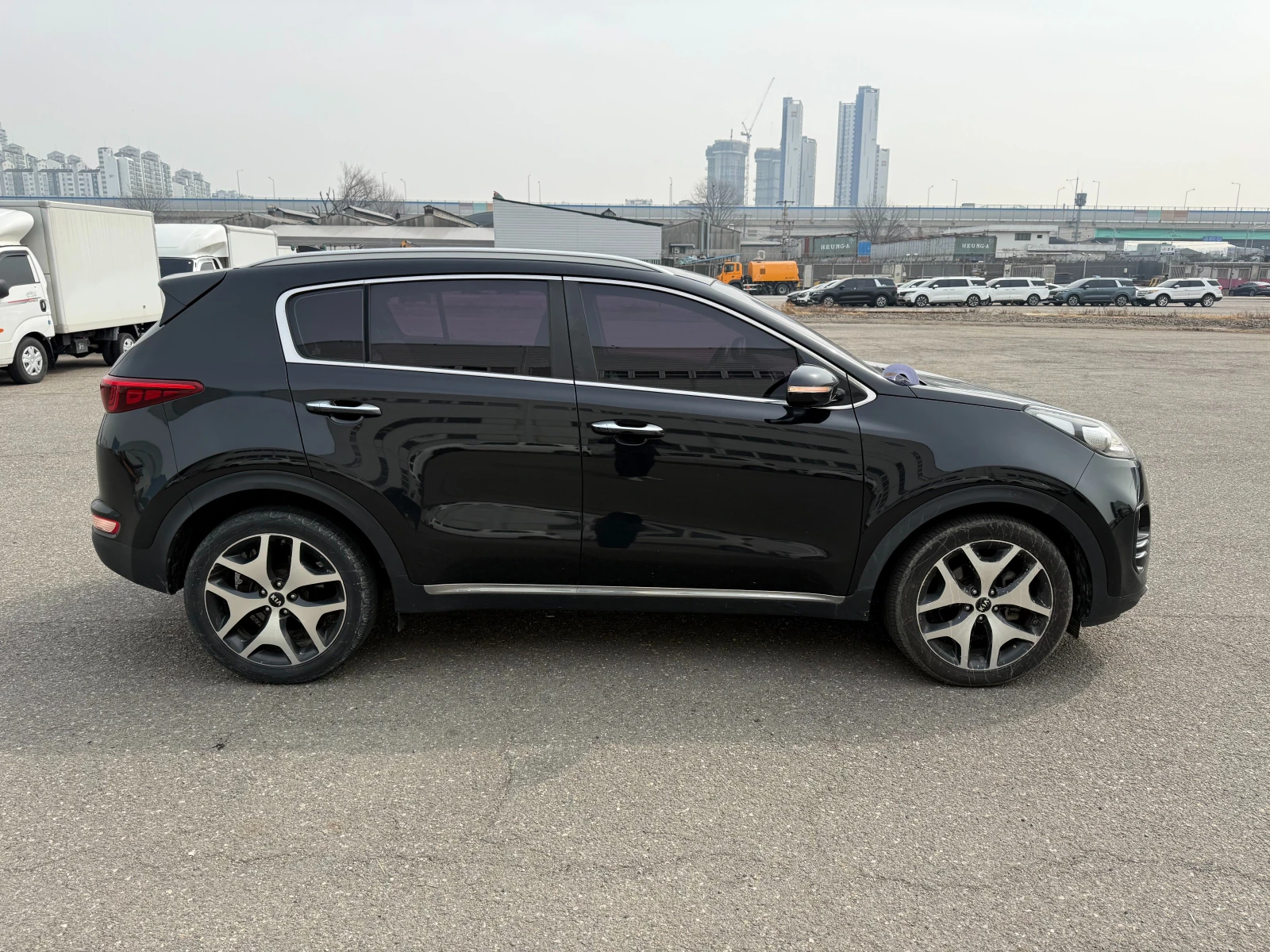 Kia Sportage 2.0CRDI-2WD-ОЧАКВАН ВНОС!, снимка 7 - Автомобили и джипове - 54189946