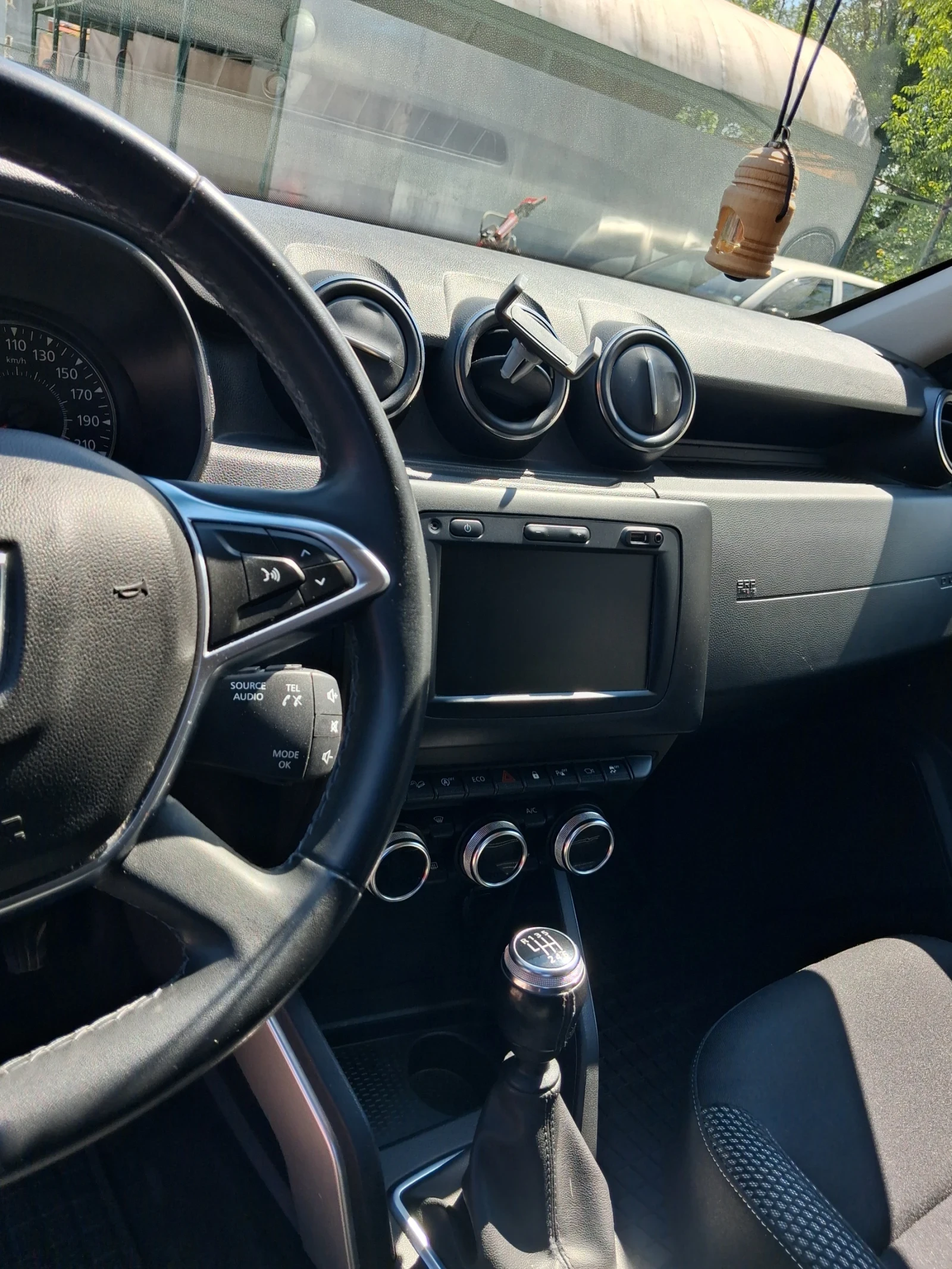 Dacia Duster, снимка 9 - Автомобили и джипове - 54597665