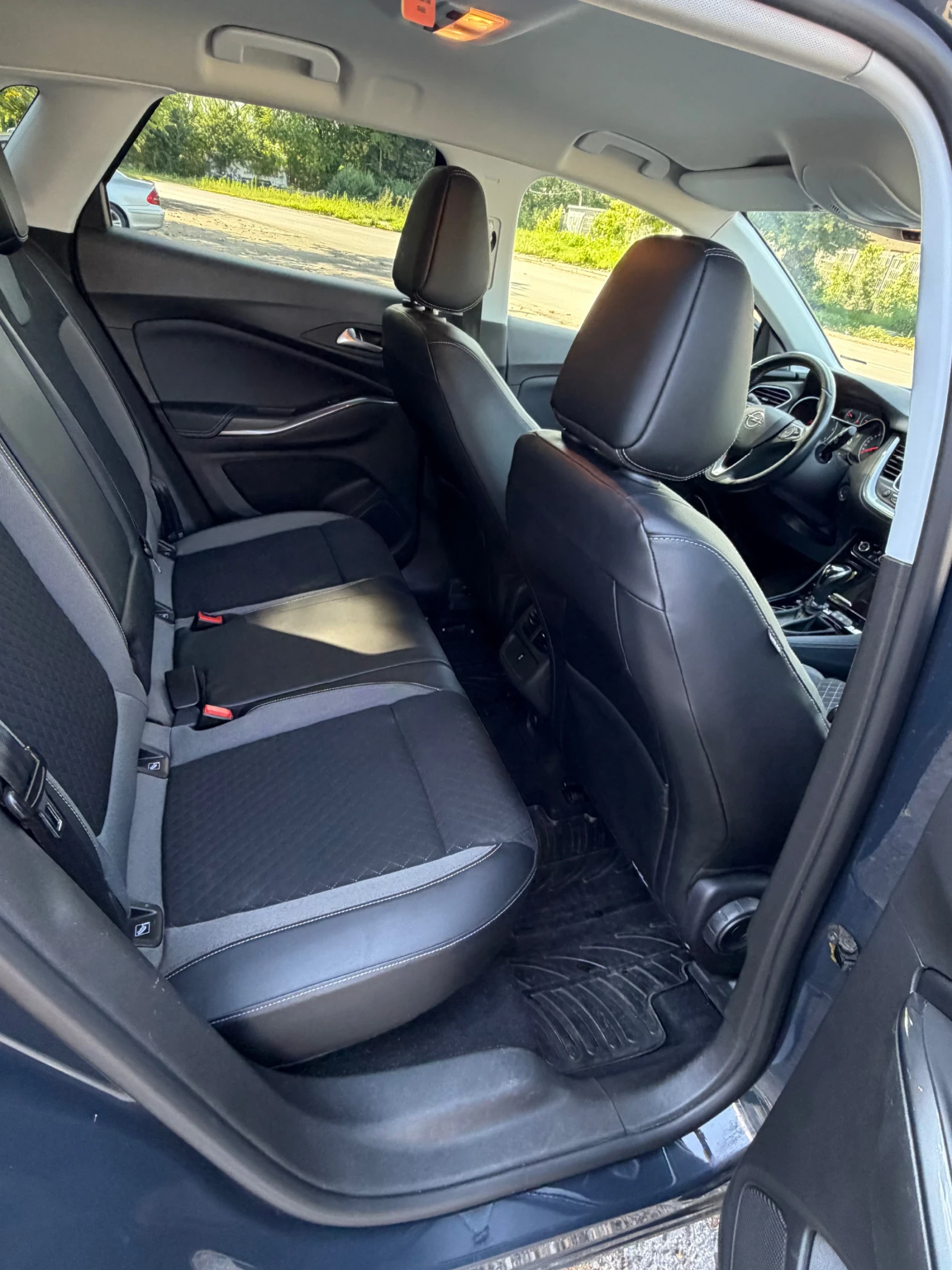 Opel Grandland X 1.6 TD AUTOMATIC 360 ОБСЛУЖЕН, снимка 11 - Автомобили и джипове - 55415636