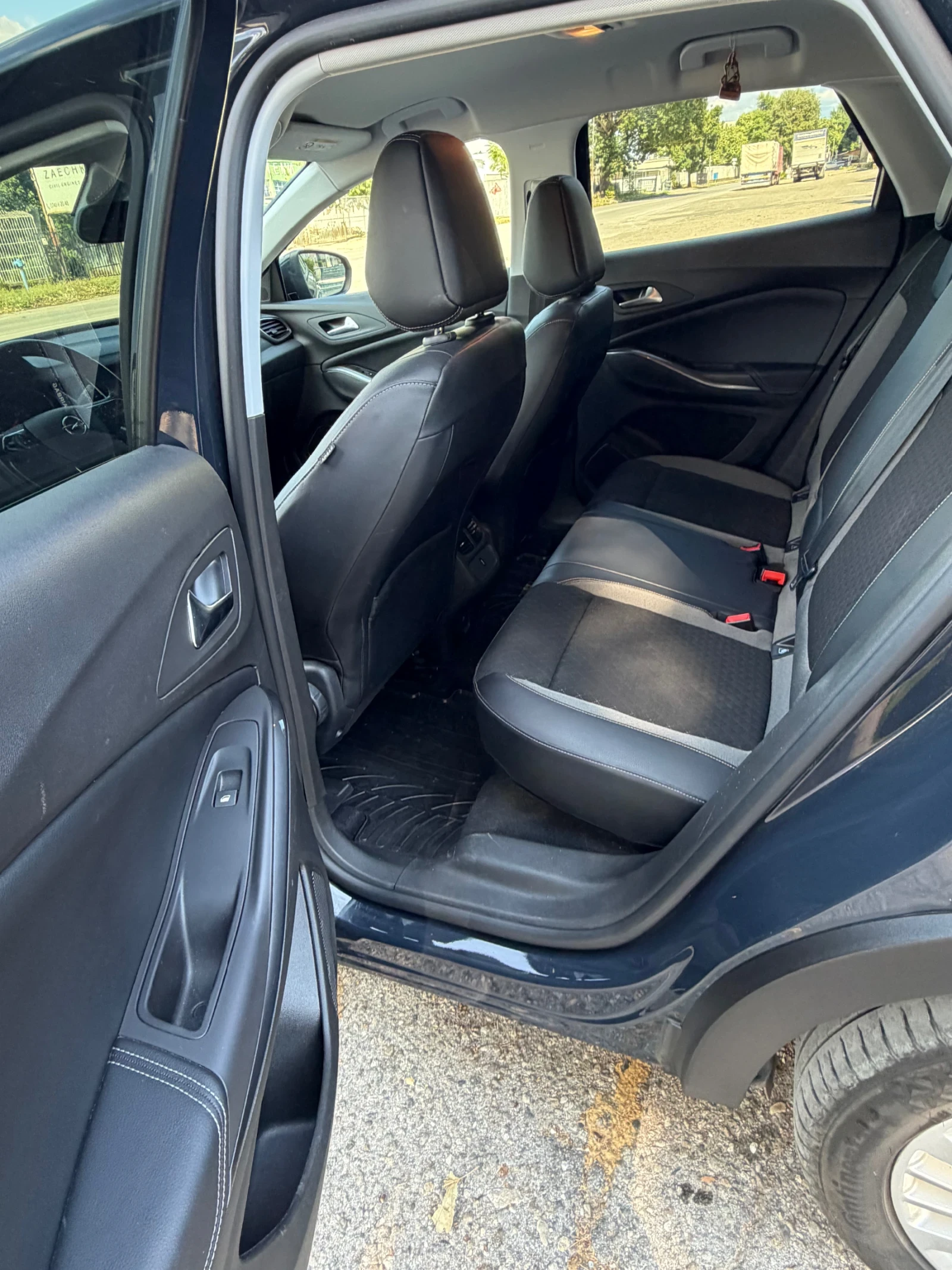 Opel Grandland X 1.6 TD AUTOMATIC 360 ОБСЛУЖЕН, снимка 12 - Автомобили и джипове - 55415636