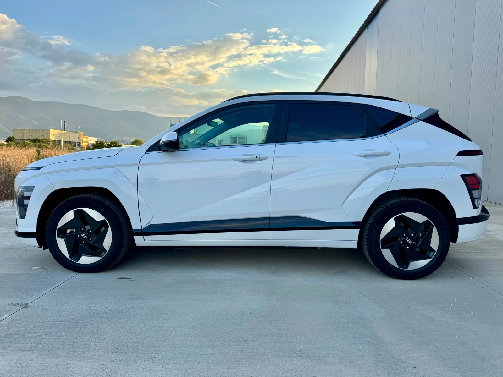 Hyundai Kona 65.4kw Full LED Distronic 100%Soh Термо ПомпаEuro, снимка 4 - Автомобили и джипове - 56251501