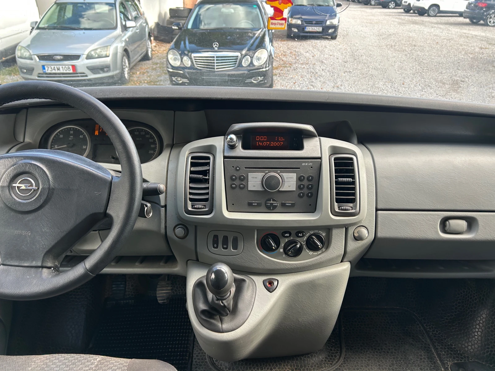 Opel Vivaro 2.0-115к. - изображение 3