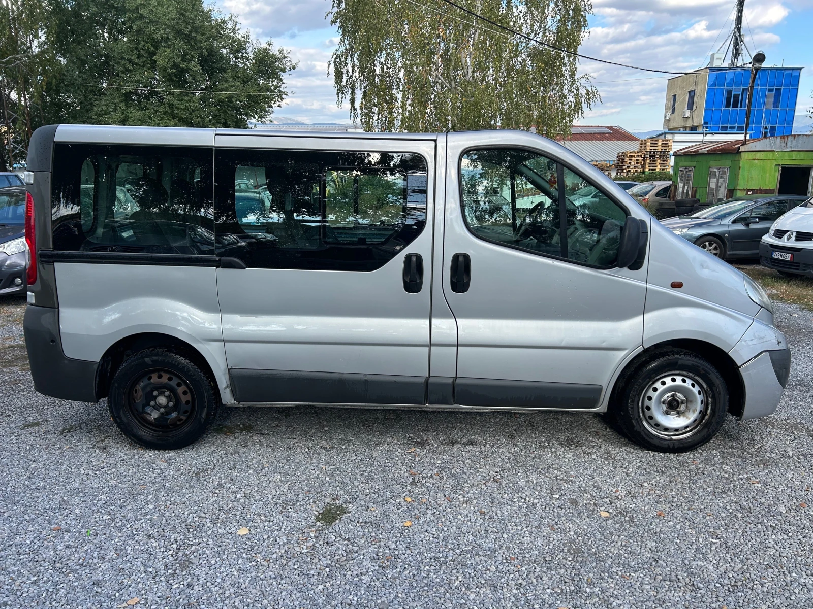 Opel Vivaro 2.0-115к. - изображение 2