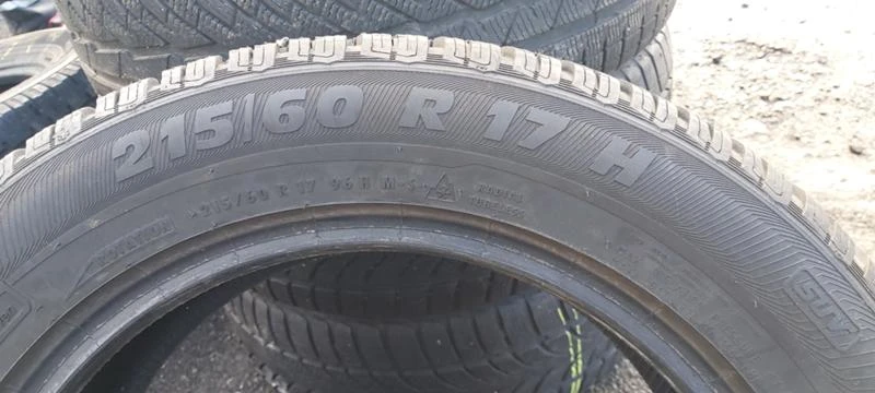 Гуми Зимни 215/60R17, снимка 7 - Гуми и джанти - 31353186