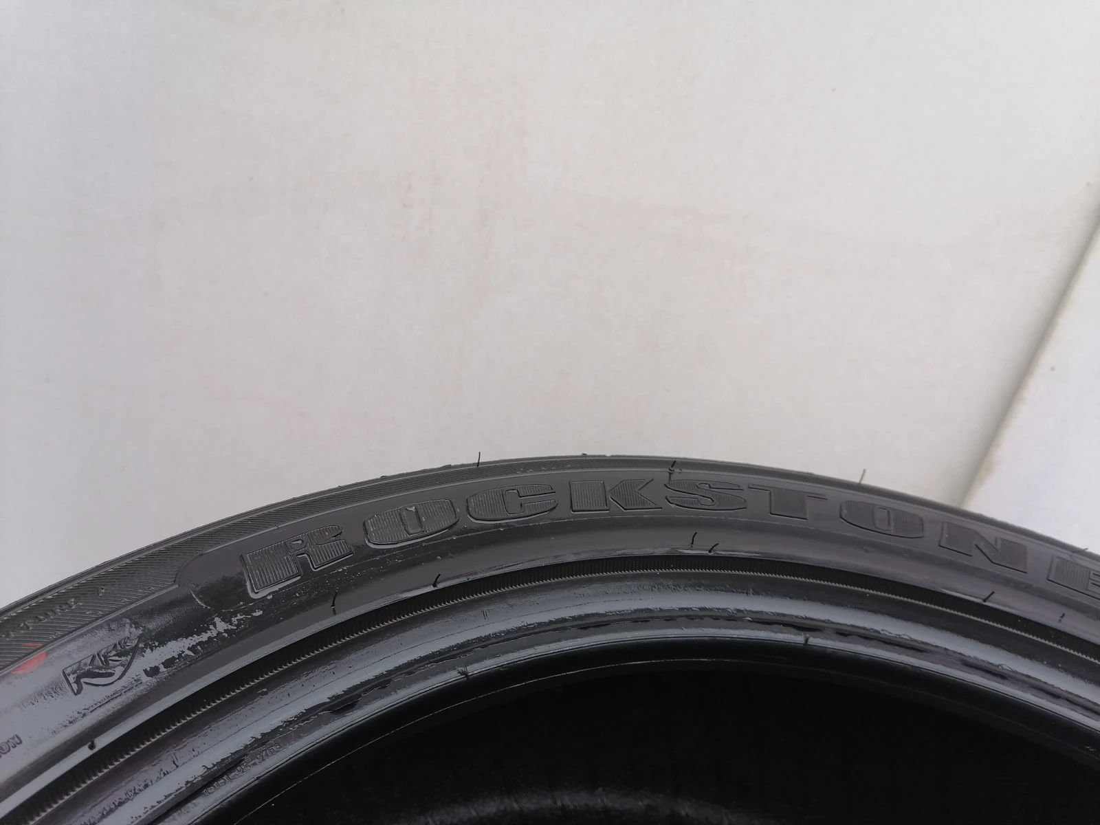 Гуми Летни 235/50R18, снимка 2 - Гуми и джанти - 55878577