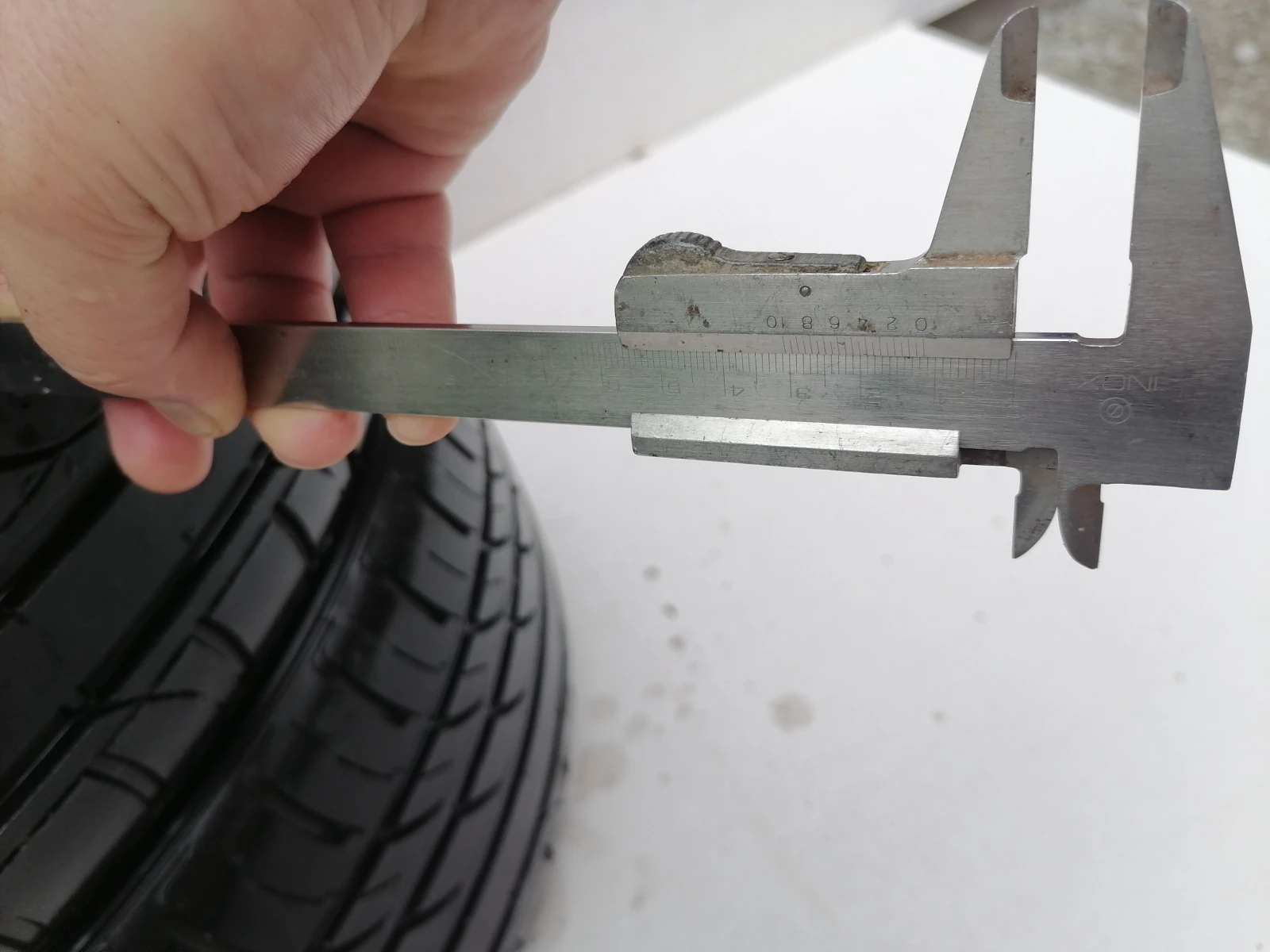 Гуми Летни 235/50R18, снимка 5 - Гуми и джанти - 55878577