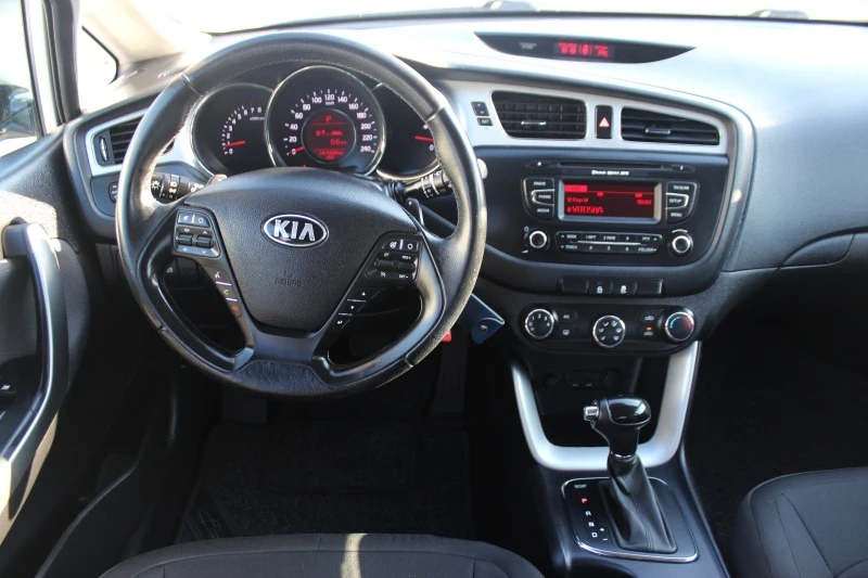 Kia Ceed 1.6 GDI 135к.с.АВТОМАТ, Уникат Швейцария, снимка 16 - Автомобили и джипове - 45285683