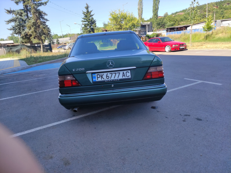 Mercedes-Benz 124 Е 200, снимка 8 - Автомобили и джипове - 47284594