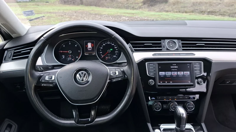 VW Passat 2.0tdi хайлайн, снимка 10 - Автомобили и джипове - 48226178