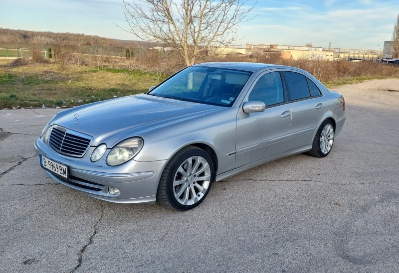 Mercedes-Benz E 220, снимка 1 - Автомобили и джипове - 48576211