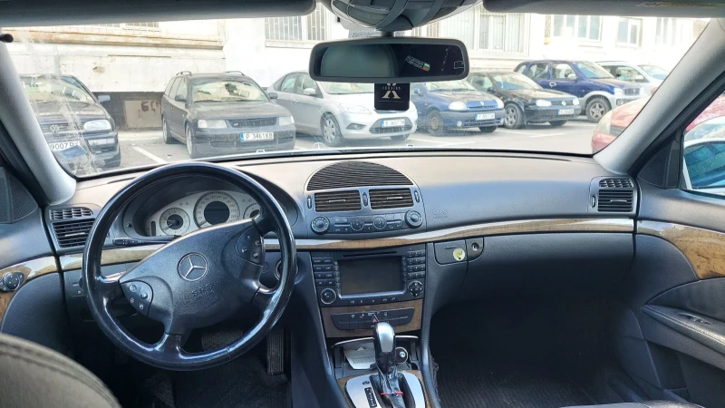 Mercedes-Benz E 220, снимка 7 - Автомобили и джипове - 48576211