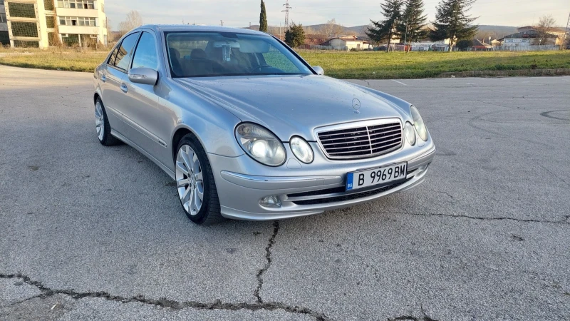 Mercedes-Benz E 220, снимка 5 - Автомобили и джипове - 48576211