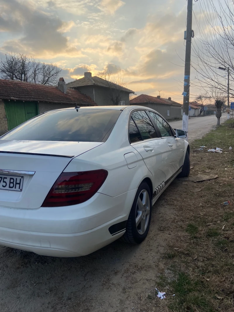 Mercedes-Benz C 220 2.2, снимка 4 - Автомобили и джипове - 49087745