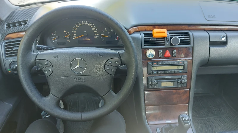 Mercedes-Benz E 220 CDI, снимка 3 - Автомобили и джипове - 52384444