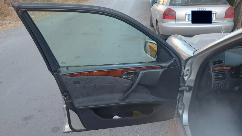 Mercedes-Benz E 220 CDI, снимка 7 - Автомобили и джипове - 52384444
