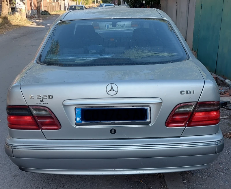 Mercedes-Benz E 220 CDI, снимка 16 - Автомобили и джипове - 52384444