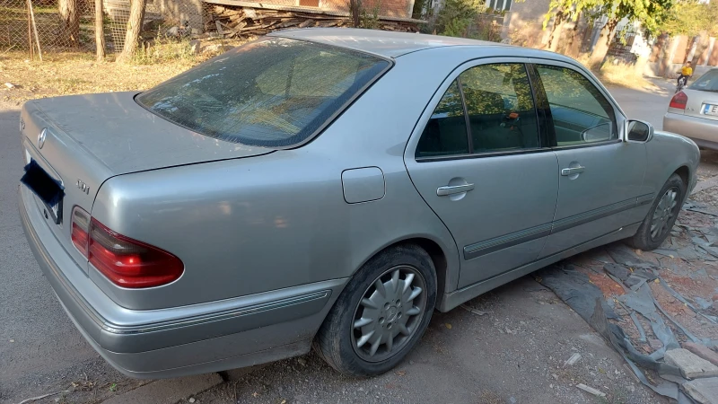 Mercedes-Benz E 220 CDI, снимка 15 - Автомобили и джипове - 52384444