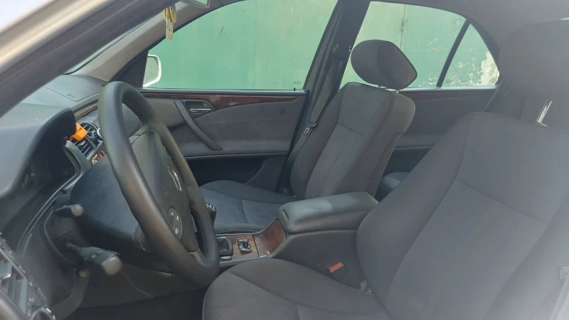 Mercedes-Benz E 220 CDI, снимка 5 - Автомобили и джипове - 52384444