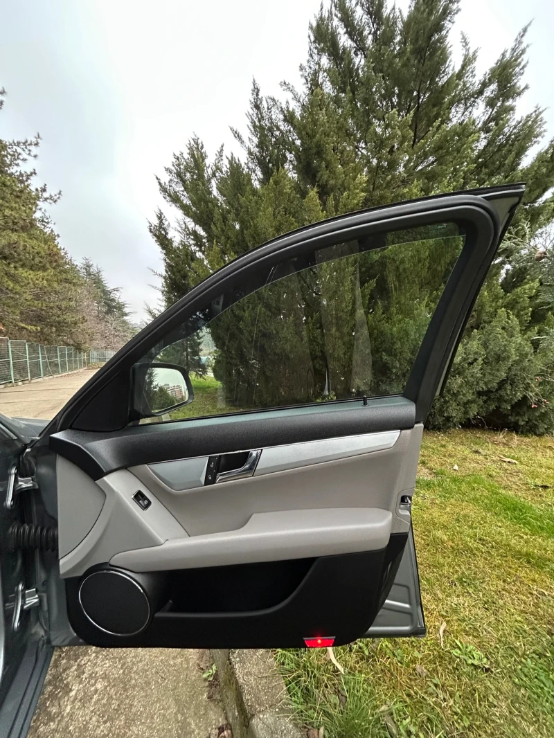 Mercedes-Benz C 220 2.2CDI, снимка 13 - Автомобили и джипове - 52891580