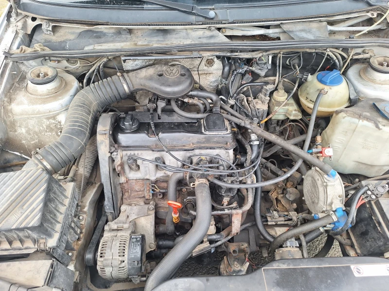 VW Passat B4 1.8, снимка 5 - Автомобили и джипове - 53004474