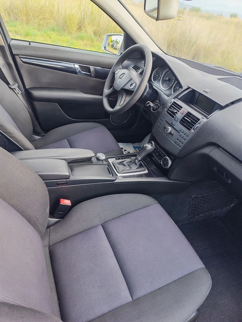 Mercedes-Benz C 220, снимка 8 - Автомобили и джипове - 53068604