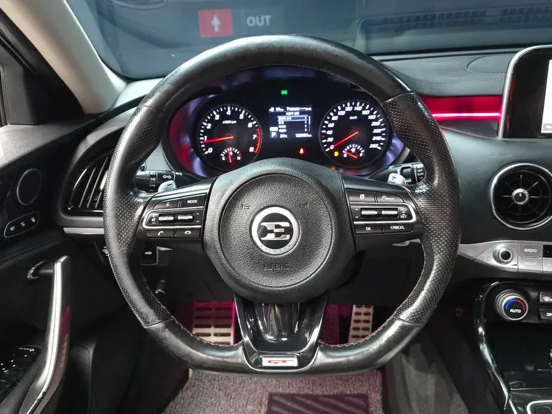 Kia Stinger 2.0 Turbo 2Wd Platinum, снимка 13 - Автомобили и джипове - 55787319